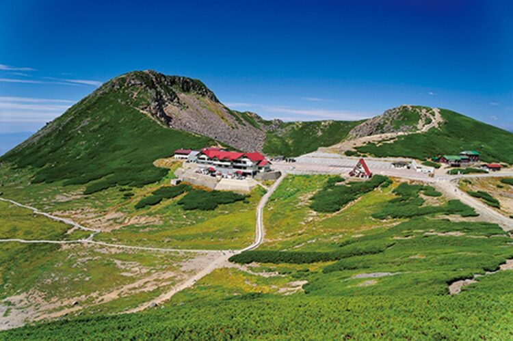 日本では数少ない3000m峰（写真／AFLO）