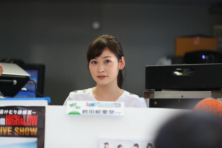 番組では知的さと愛嬌を見せて人気（写真／ロケットパンチ）