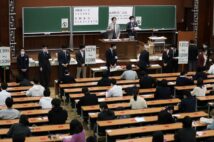 コロナ禍で共通テストを導入する私大が増加(時事通信フォト)