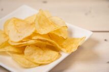 コロナ禍で菓子市場縮小 「お菓子を買わなくなった」消費者の声