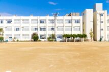 学校まで超近かった人たちの悲惨体験「同級生の溜まり場」「卒業後も先生に…」