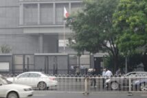 日本大使館が現地採用した中国人282人の任務 あまりに杜撰な秘密保全