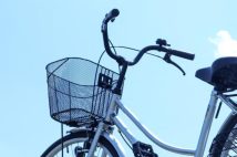 同居する80代父が自転車事故で警察沙汰 ケアできない共働き夫婦の嘆き