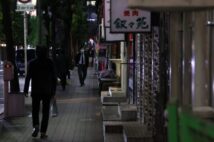 飲食店「酒類の提供停止」に不満続々 路上飲み、過密ノンアル飲み会の弊害も
