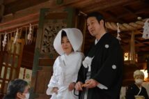 米山隆一氏と室井佑月さんが新潟の神社で結婚式 最後まで添い遂げたい