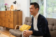人気落語家・柳家花緑が二拠点生活をはじめた理由。窓一面に富士山の見えるお気に入りの空間