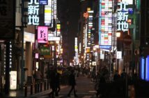賑わいが戻る日はいつか(時事)