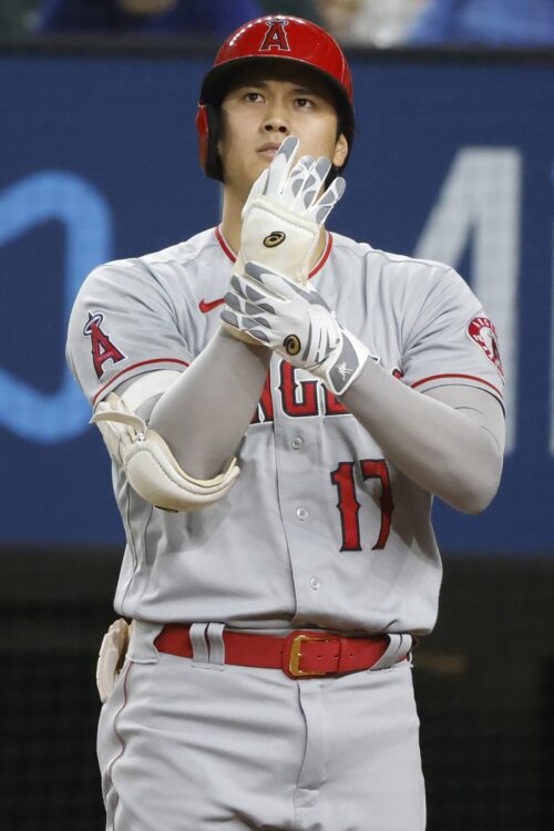 二頭筋もがっちり（2021年の大谷翔平。写真／AFLO）