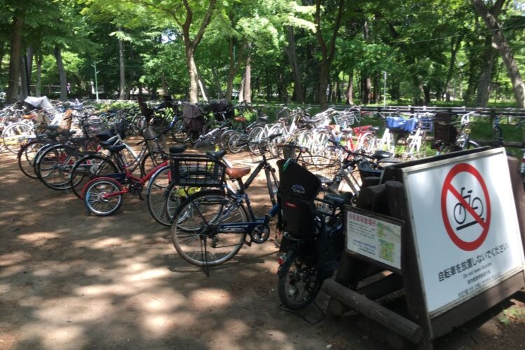 自転車大国になった日本。放置自転車も問題に（筆者撮影）