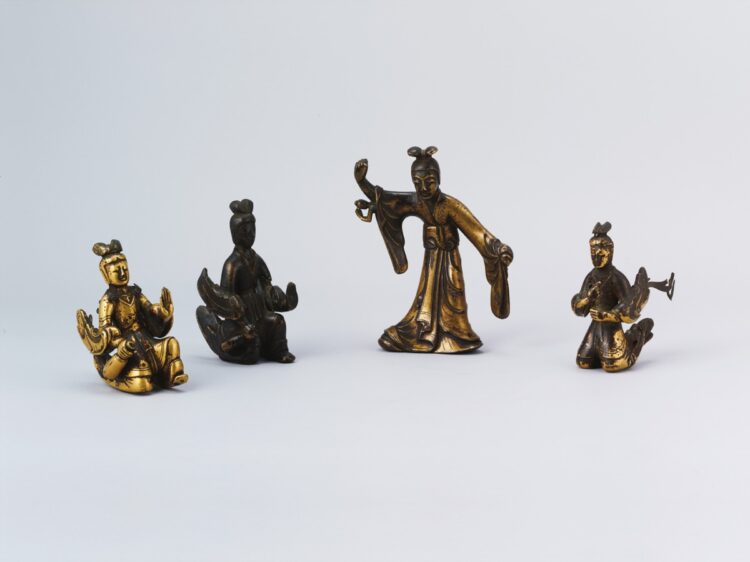 『摩耶夫人および天人像』飛鳥時代・7世紀 重要文化財 東京国立博物館蔵。釈迦の誕生を祝う席で仏像に水などを注いで洗い清める灌仏の儀式で使われた