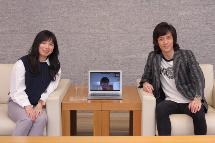 左からWEBサイト『昭和ポップスの世界』運営のさにーさん、昭和歌謡ライターの田中稲さん（PC画面）、俳優・歌手の半田健人
