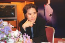 田村正和さんが出演した名作ドラマの数々はどこまで再放送されるか（時事通信フォト）