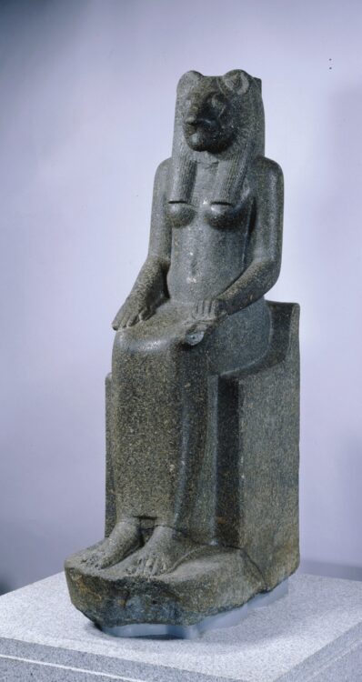 『セクメト女神像』エジプト、テーベ出土。新王国時代（第18王朝 アメンヘテプ3世治世）・前1388～前1350年頃 東京国立博物館蔵