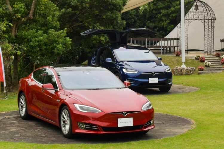 強敵テスラ。「動力性能は驚異的で充電も速いが、品質では日産が上回るだろう」と井元氏。