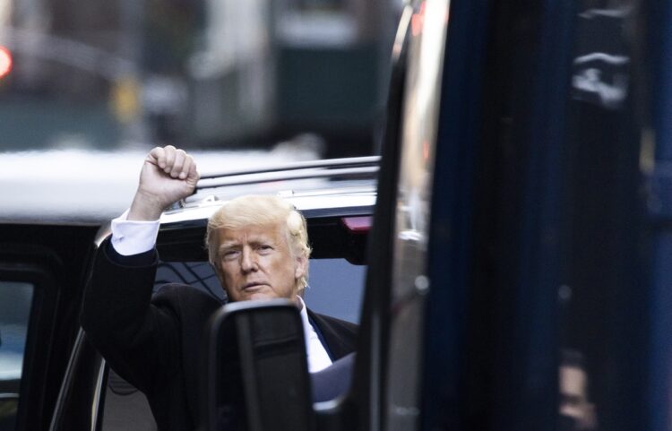 トランプ氏を崇めるQアノンが日本でも話題となったが…（写真／EPA＝時事）