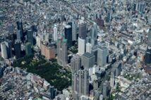 都内有数の規模を誇るオフィス街となった西新宿の現在(時事通信フォト)