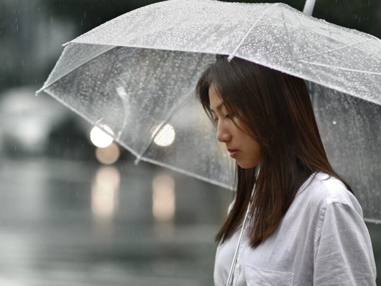 雨の日に体が重い 頭が痛い 簡単にできる梅雨時の 気象病 対策 Newsポストセブン