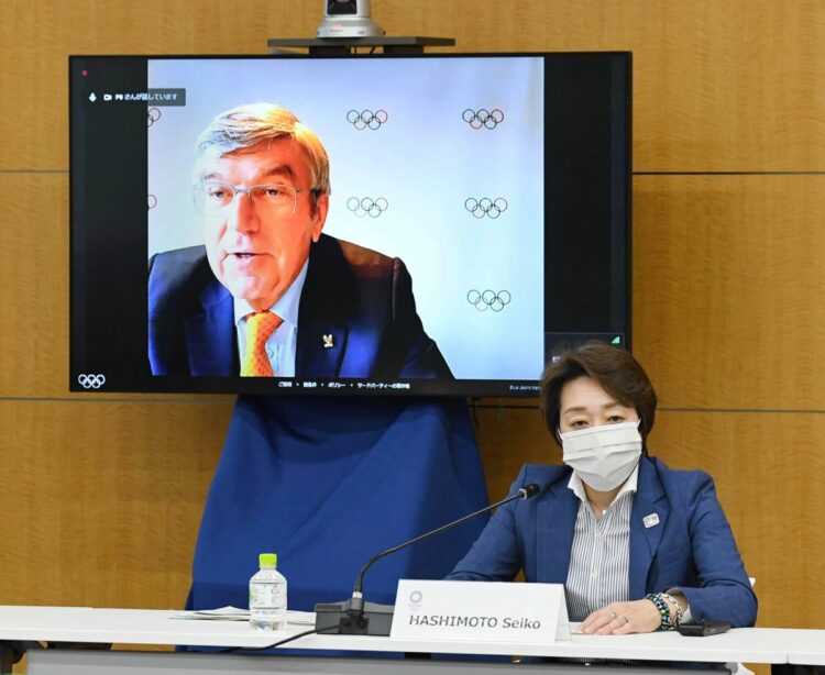 IOCバッハ会長と橋本聖子・東京五輪組織委員会会長（時事通信フォト）