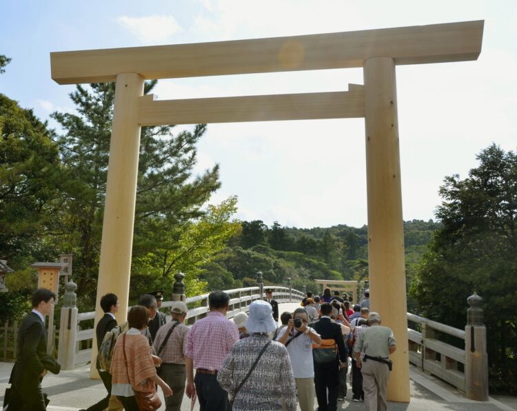 大変貴重なお供え物が…（写真／共同通信社）