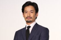 竹野内豊“最後の大物独身俳優”が5億円実家で母と姉とのひととき