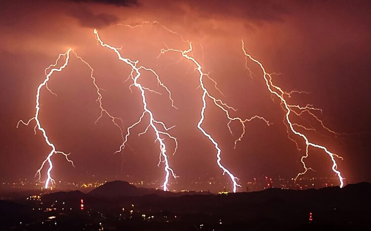 梅雨の終わりに発生しやすい（写真／武田康男提供）