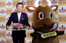 新業態「焼肉の和民」をPRする渡邉美樹会長兼グループCEO（時事通信フォト）