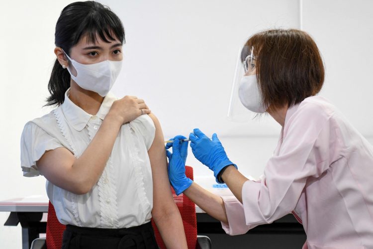 大企業のワクチン職域接種について調査（写真はイメージ／AFP＝時事）