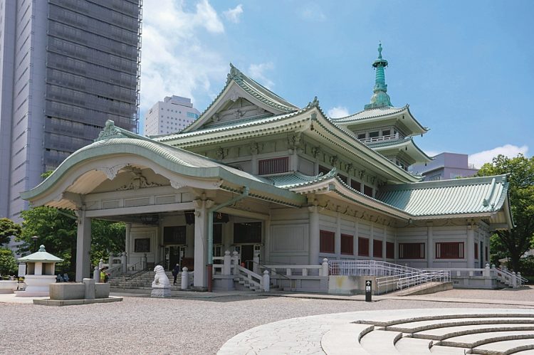 関東大震災や東京大空襲のメモリアルパーク・都立横網町公園内に建つ慰霊堂。設計は建築家・伊東忠太