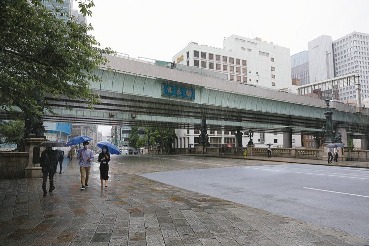 江戸幕府を開いた徳川家康によって架けられた日本橋。五街道の起点。橋に掲げられている「日本橋」の揮毫は、幕府最後の将軍・徳川慶喜による（撮影／内海裕之）