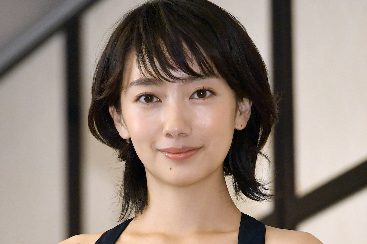 30代となった波瑠 「何者にもなれる」という透明感と演技力｜NEWSポストセブン