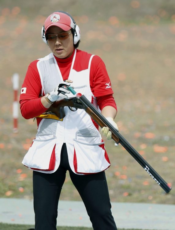 神主を務めながら、クレー射撃スキート代表に選ばれた石原奈央子選手(写真/共同通信社)