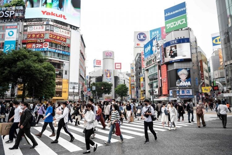 緊急事態宣言が解除され人出が増える渋谷（AFP＝時事通信フォト）