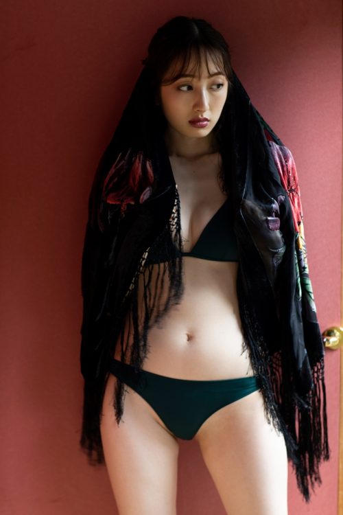 彼女の肢体から立ちのぼる“気品”