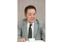 親しい友人がいなくても問題ない？（写真は元参議院議員の筆坂秀世氏）