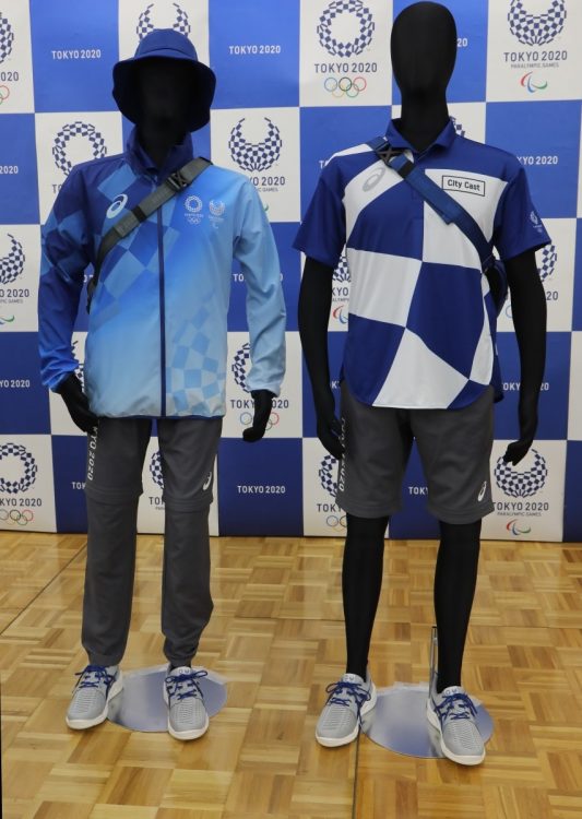 2020年東京五輪・パラリンピックのボランティアが着用するユニホーム（時事通信フォト）