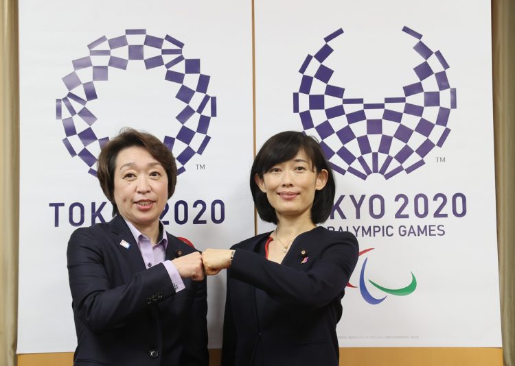 五輪開催、中止・延期の議論は？（左から橋本聖子氏、丸川珠代・五輪相／時事通信フォト）