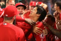 誰からも好かれる大谷翔平(時事通信フォト)
