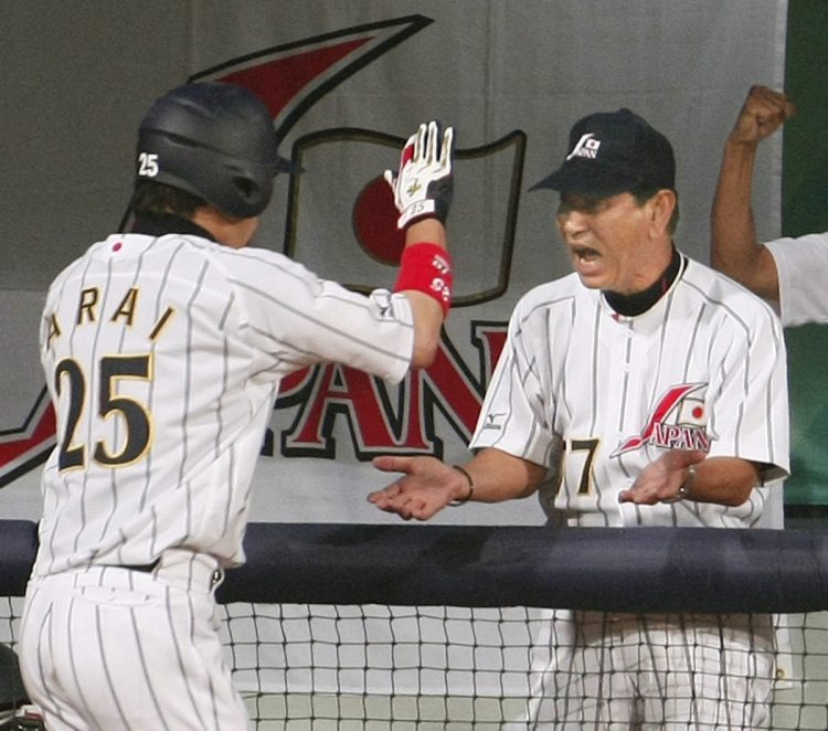 北京五輪では4番として奮闘した新井貴浩（写真／共同通信社）