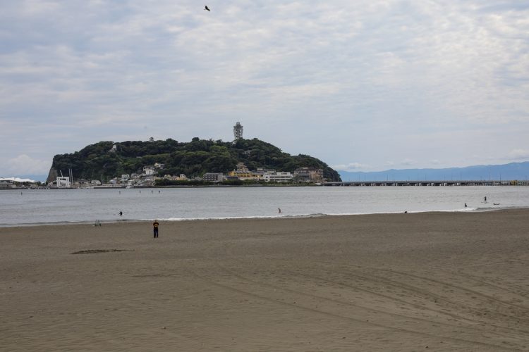 海開きの判断は各所バラバラ（写真は腰越海水浴場）