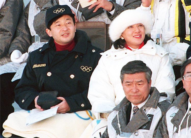 長野五輪でスキージャンプを観戦される皇太子ご夫妻（1998年2月＝時事通信フォト）