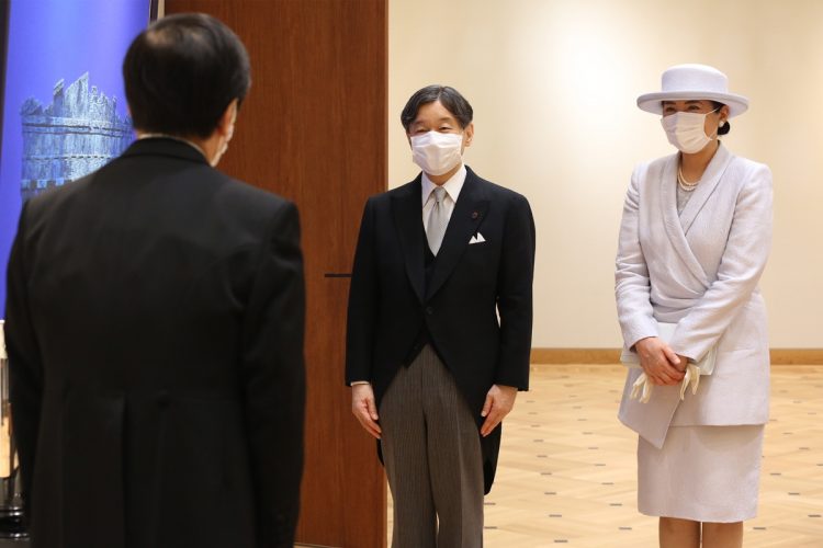 6月28日、日本芸術院賞の授賞式に出席された天皇皇后両陛下（東京・台東区。日本芸術院提供）