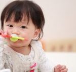 英国発!離乳食のグッズ「モグフィ」はよくないってウソ、ホント?