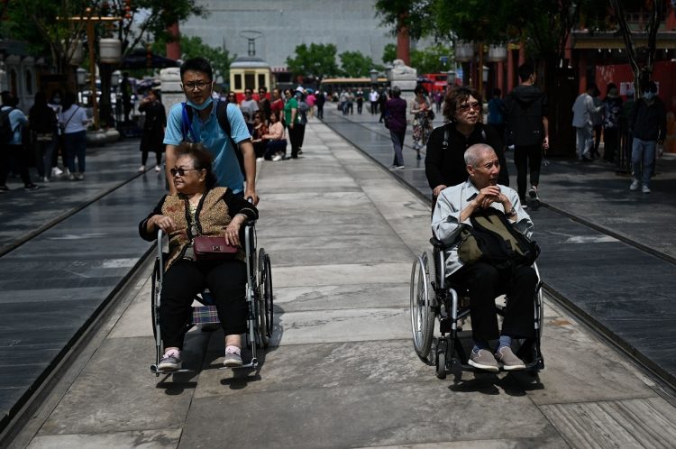 中国で高齢化進行。要介護者も激増（写真／AFP＝時事）