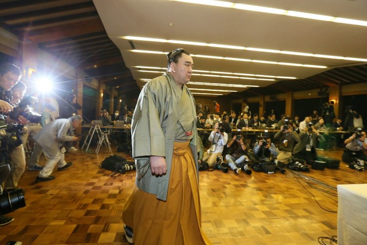 2017年の暴力事件では、同郷の日馬富士だけが廃業に追い込まれた(時事通信フォト)