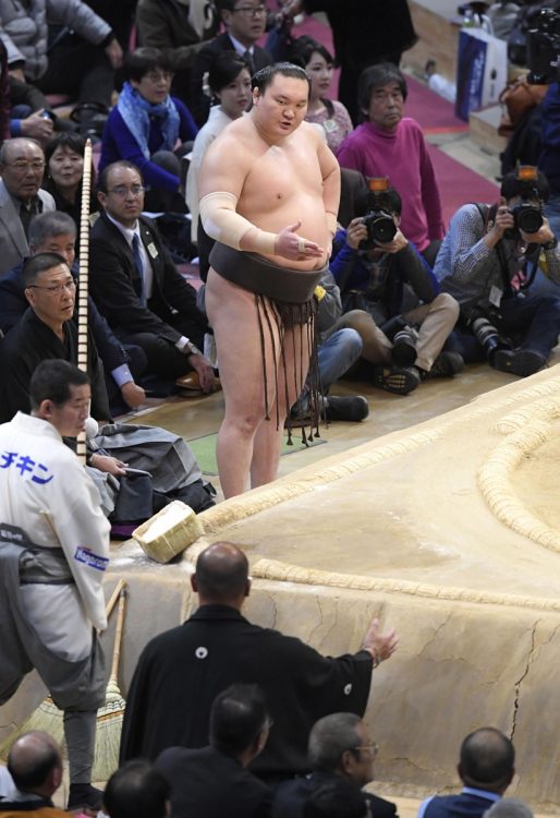 横綱・白鵬の引き際にも注目が集まる(写真/共同通信社)