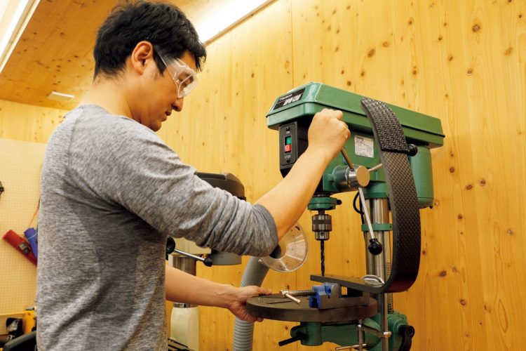 競技用義足の製造を行なう風景。遠藤さんによれば「選手を速くすることに魅力を感じて、F1チームのイメージで開発している」そう