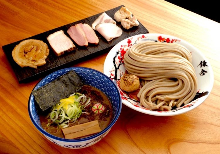 中華蕎麦 沙羅善の「濃厚豚骨魚介つけ麺」（提供写真）