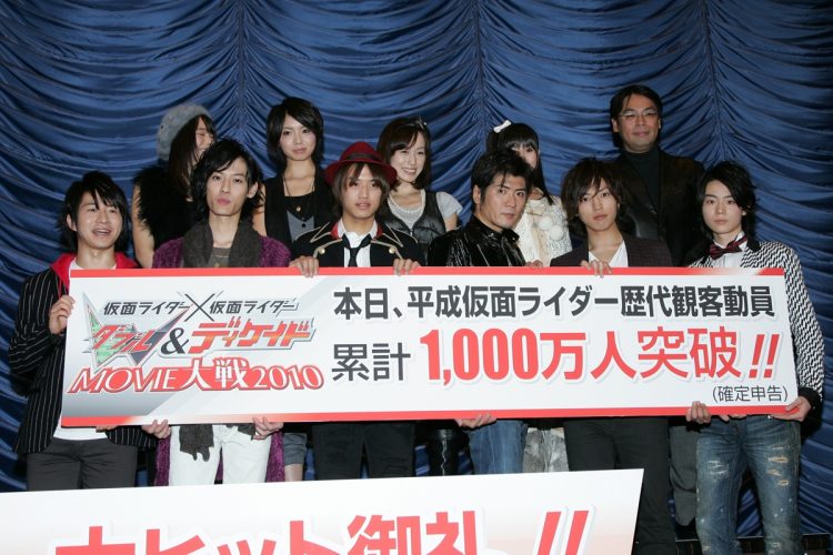 2009年12月12日公開の『仮面ライダー×仮面ライダー W&ディケイド MOVIE大戦2010』では、劇場版平成仮面ライダー歴代観客動員数1000万人を突破(撮影/女性セブン写真部)