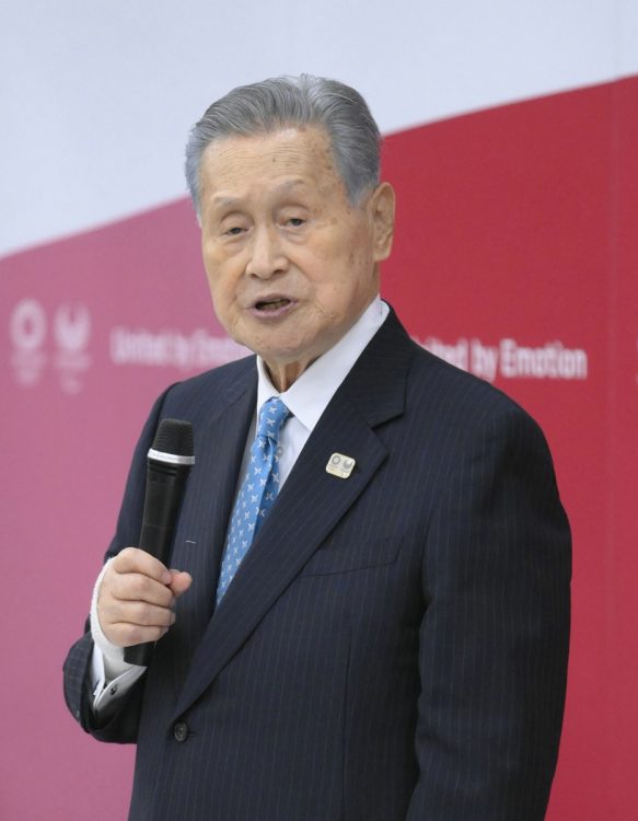 森喜朗・元首相も「女性の会議は長い」発言で炎上した（時事通信フォト）