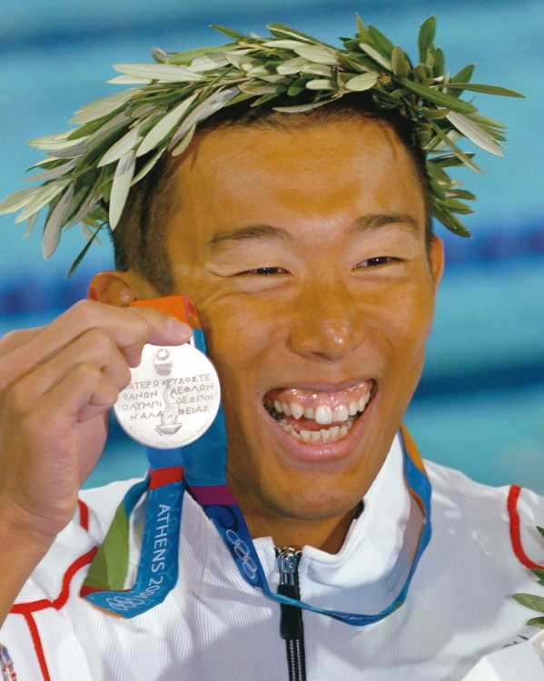 アテネ五輪で銀メダルを獲得した山本貴司（時事通信フォト）